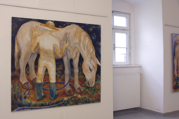 exhibition of a bachelor's thesis on the topic of oppression, exhibition in a military hospital, exhibition of horses in a military hospital in Brno